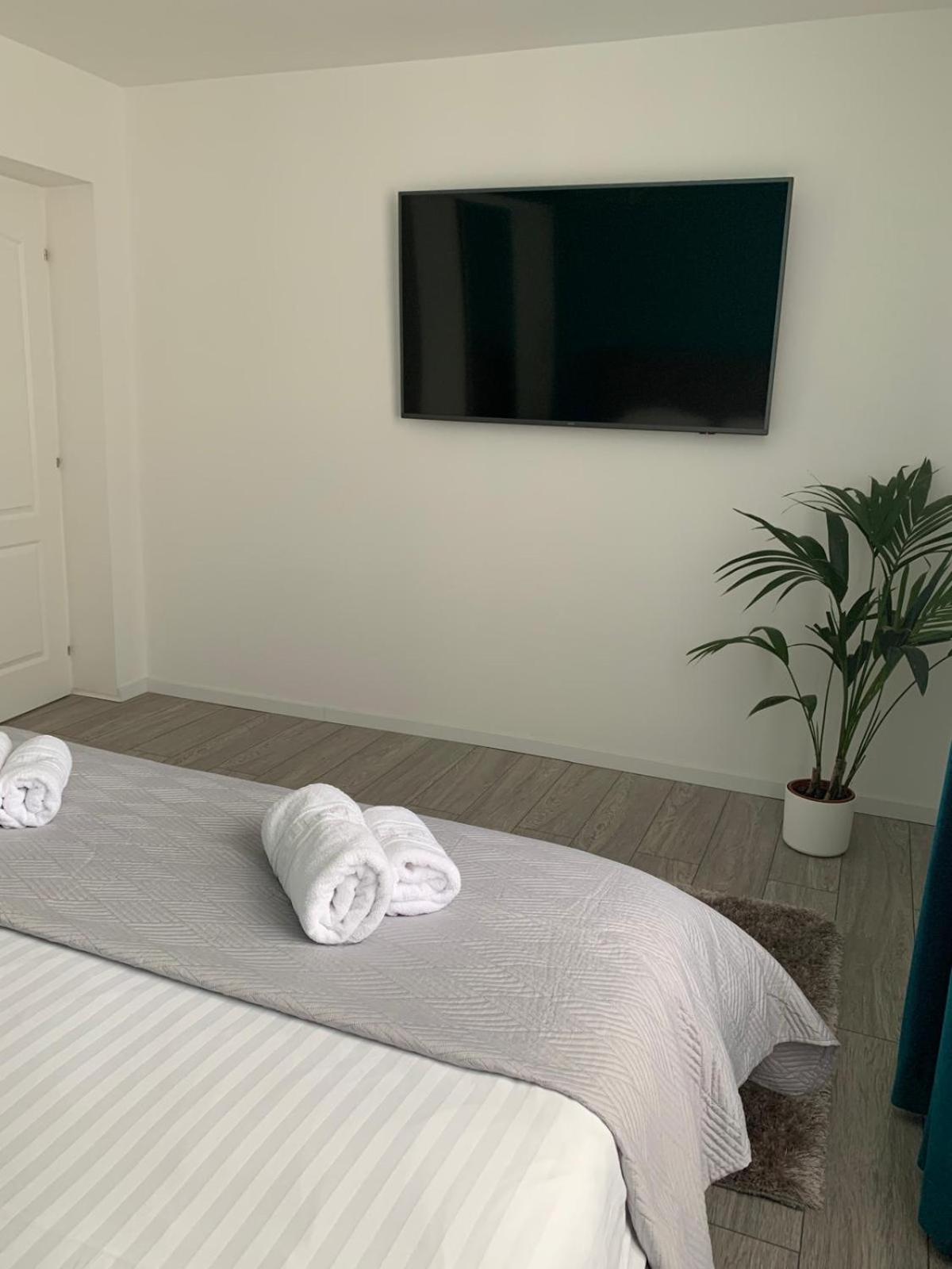 Rose Apartment เปียตราเนียมซ์ ภายนอก รูปภาพ